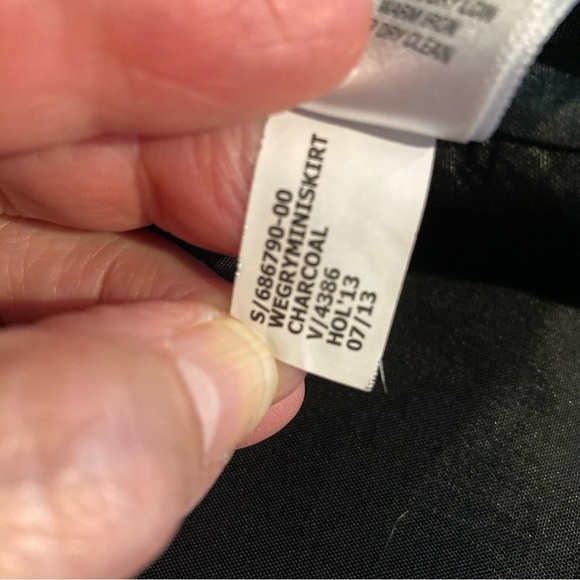 Banana Republic Pencil Mini-Skirt, Size 12, Gray & Black Stripes, Wool Blend - Picture 8 of 8